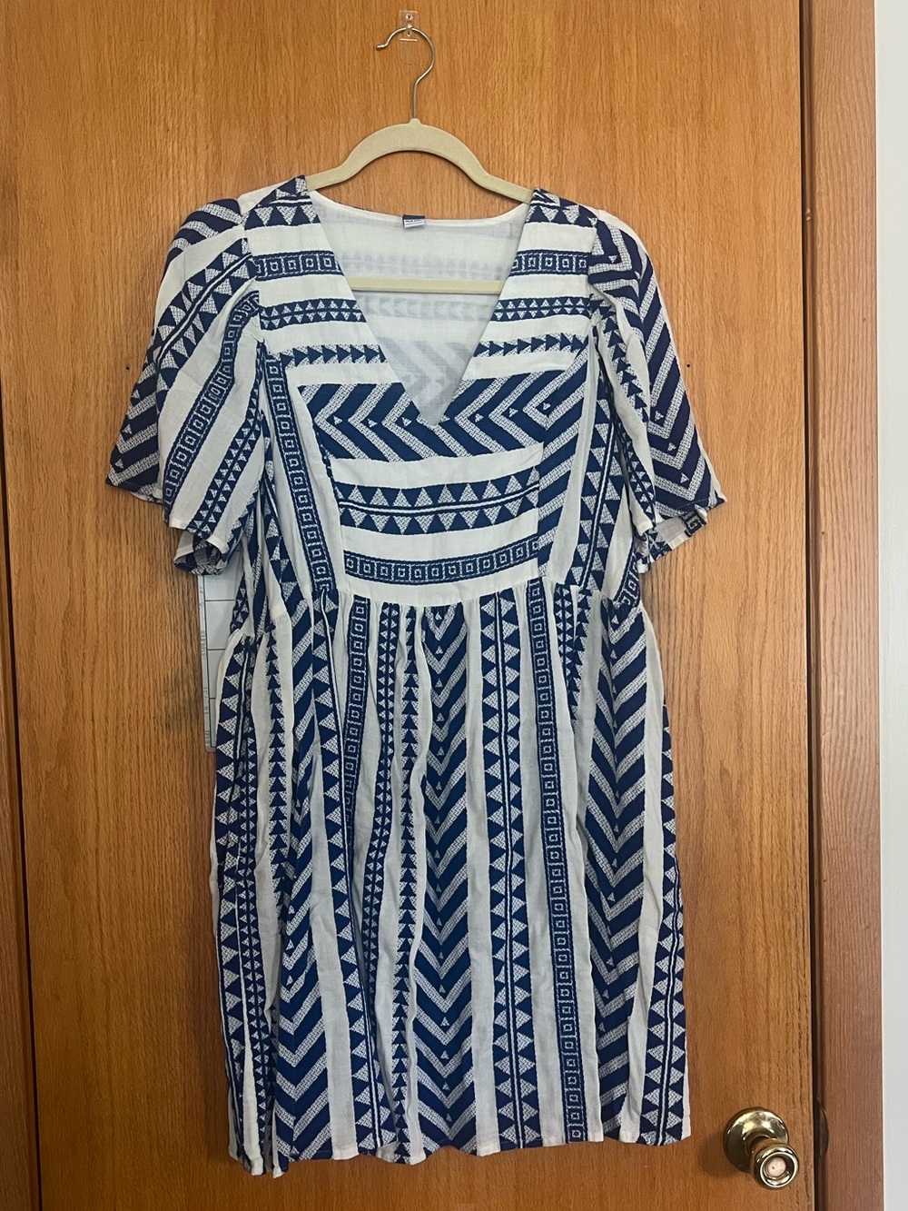 Old Navy White and Navy Printed V‑Neck Midi Dress